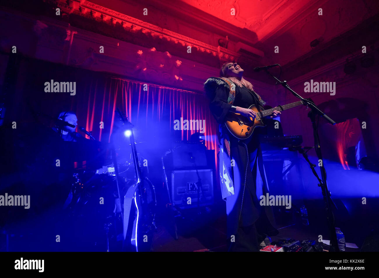 London, UK. 28th Nov, 2017. Eivor Palsdottir performing live on stage at Bush Hall in London. Photo date: Tuesday, November 28, 2017. Credit: Roger Garfield/Alamy Live News Stock Photo