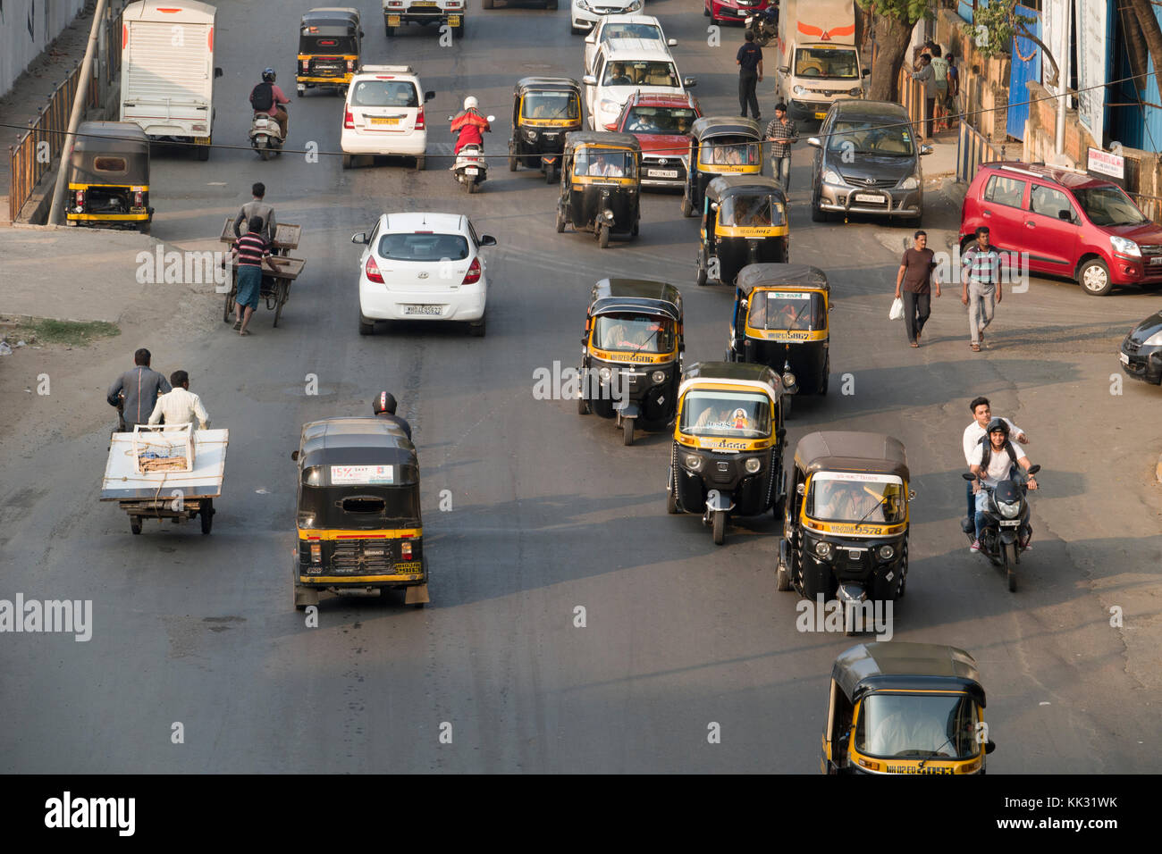 High angle view of auto rickshaws (tuk tuks) and other traffic in Versova, Mumbai, India Stock Photo