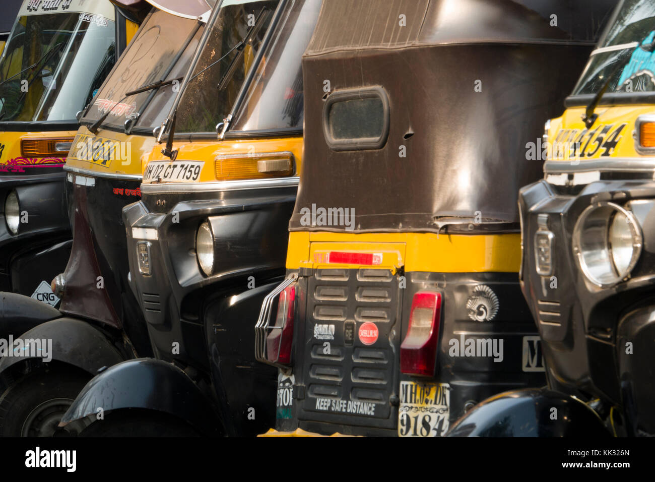 Auto rickshaws lined up on Juhu Versova road, Mumbai Stock Photo