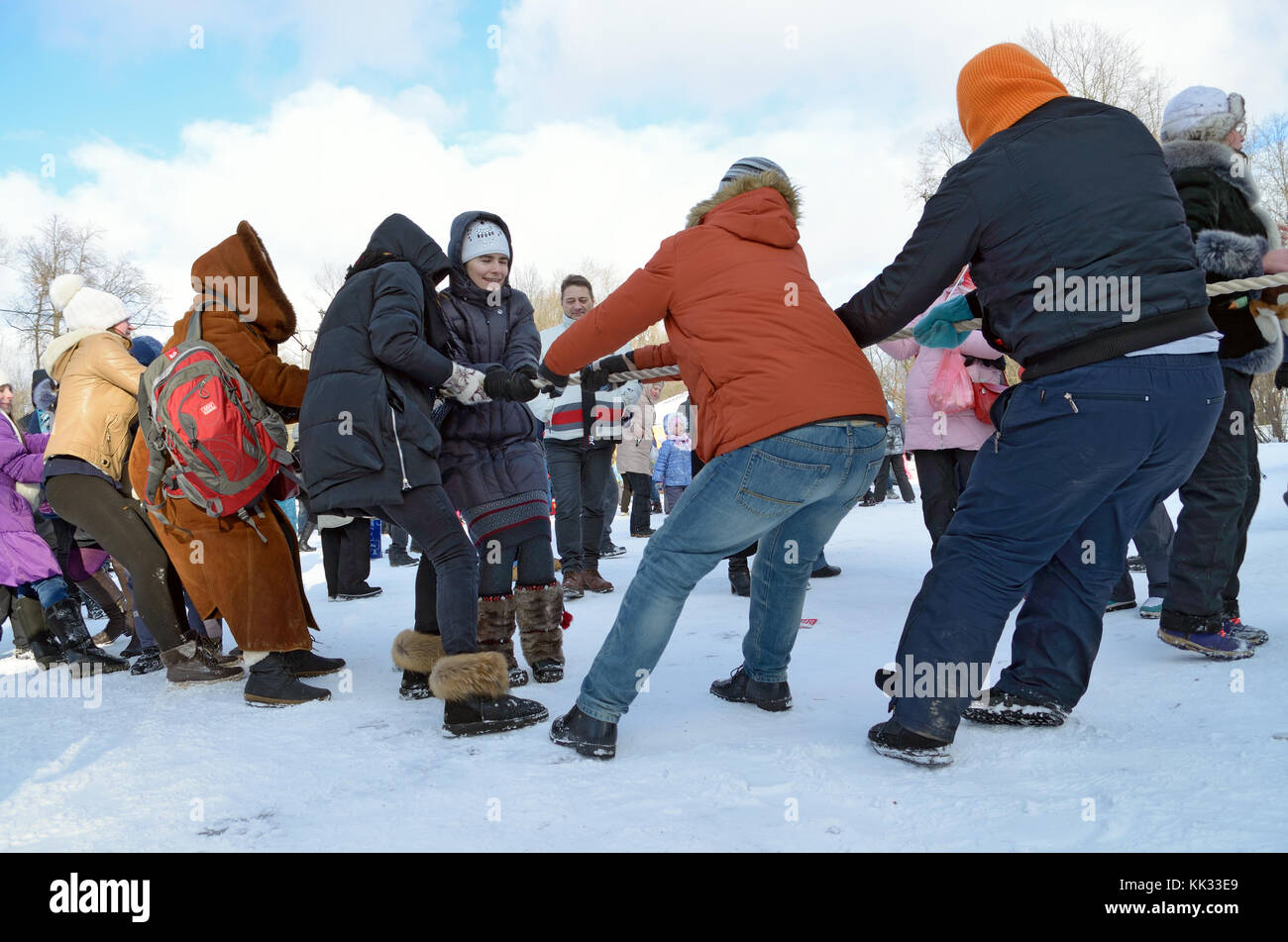 Drag Using Rope Rope drag hi-res stock photography and images - Alamy
