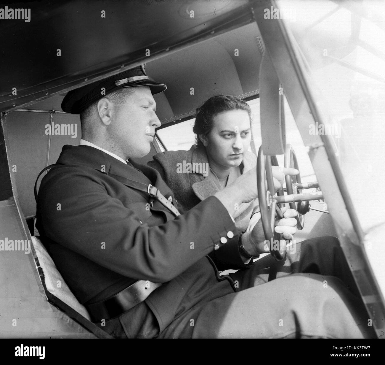 FLYING INSTRUCTOR FREDDY KATZ WITH A TRAINEE IN THE COCKPIT OF ONE OF THE TRAINING PLANES AT THE KATZ (PALESTINE FLYING SERVICE) FLYING SCHOOL IN LOD.D393 013 Stock Photo