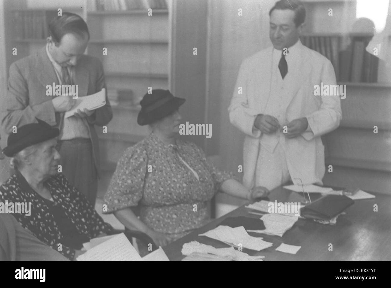 PROF. MAGNES SPEAKING ABOUT THE ACTIVITIES OF THE HADASSAH MEDICAL CENTER TO MRS. HENRIETTA SZOLD (2ND FROM LEFT) AFTER THE OPENING ON MOUNT SCOPUS IN Stock Photo