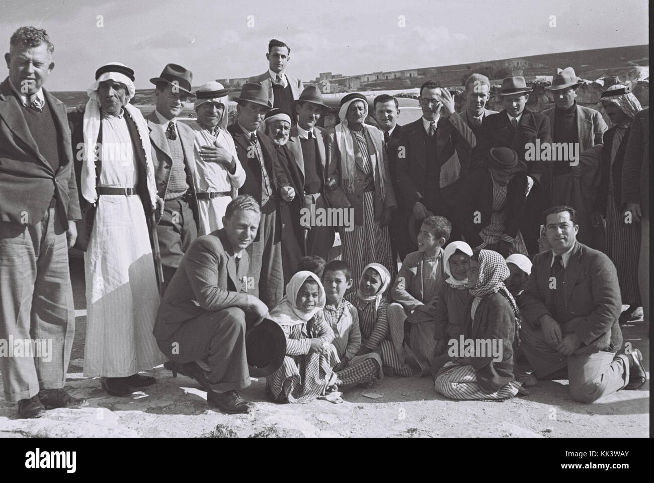 JEWISH VISITORS FROM ZICHRON YA'ACOV POSING FOR A FAREWELL PICTURE WITH JABRI AMIN EL HAJ AND MEMBERS OF HIS FAMILY BEFORE THEIR DEPARTURE FROM THE SUD814 018 Stock Photo