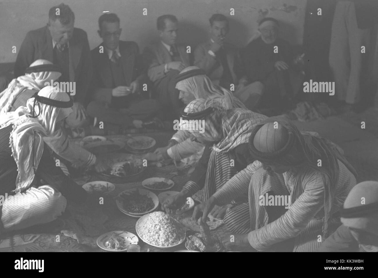 MEMBERS OF JABRI AMIN EL HAJ'S HOUSEHOLD EATING AFTER THE JEWISH SETTLERS FROM ZICHRON YA'ACOV FINISHED THEIR MEAL DURING A VISIT TO THE ARAB VILLAGE D1 074 Stock Photo
