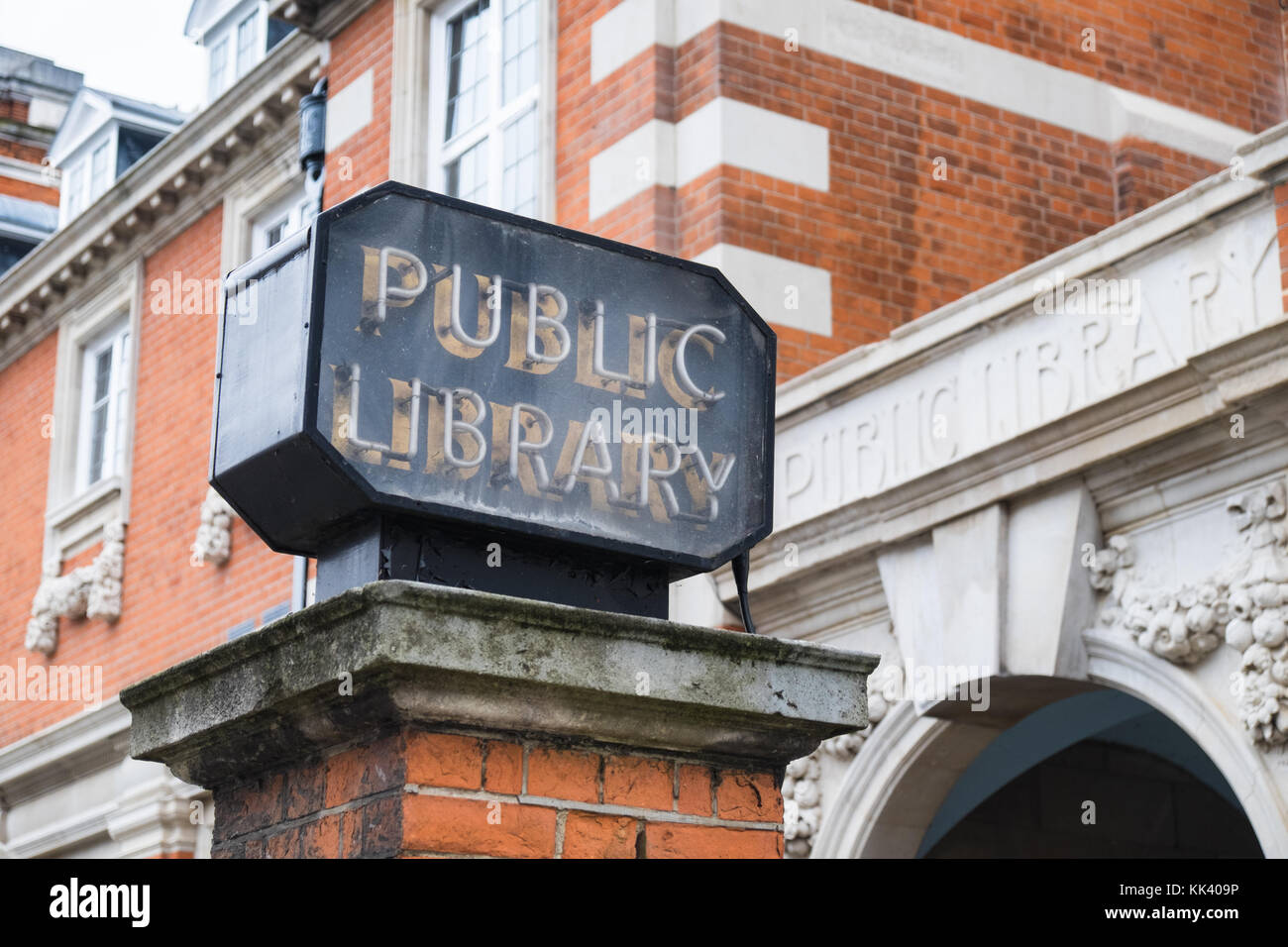 Public library Islington North London 6.11.17 Stock Photo - Alamy