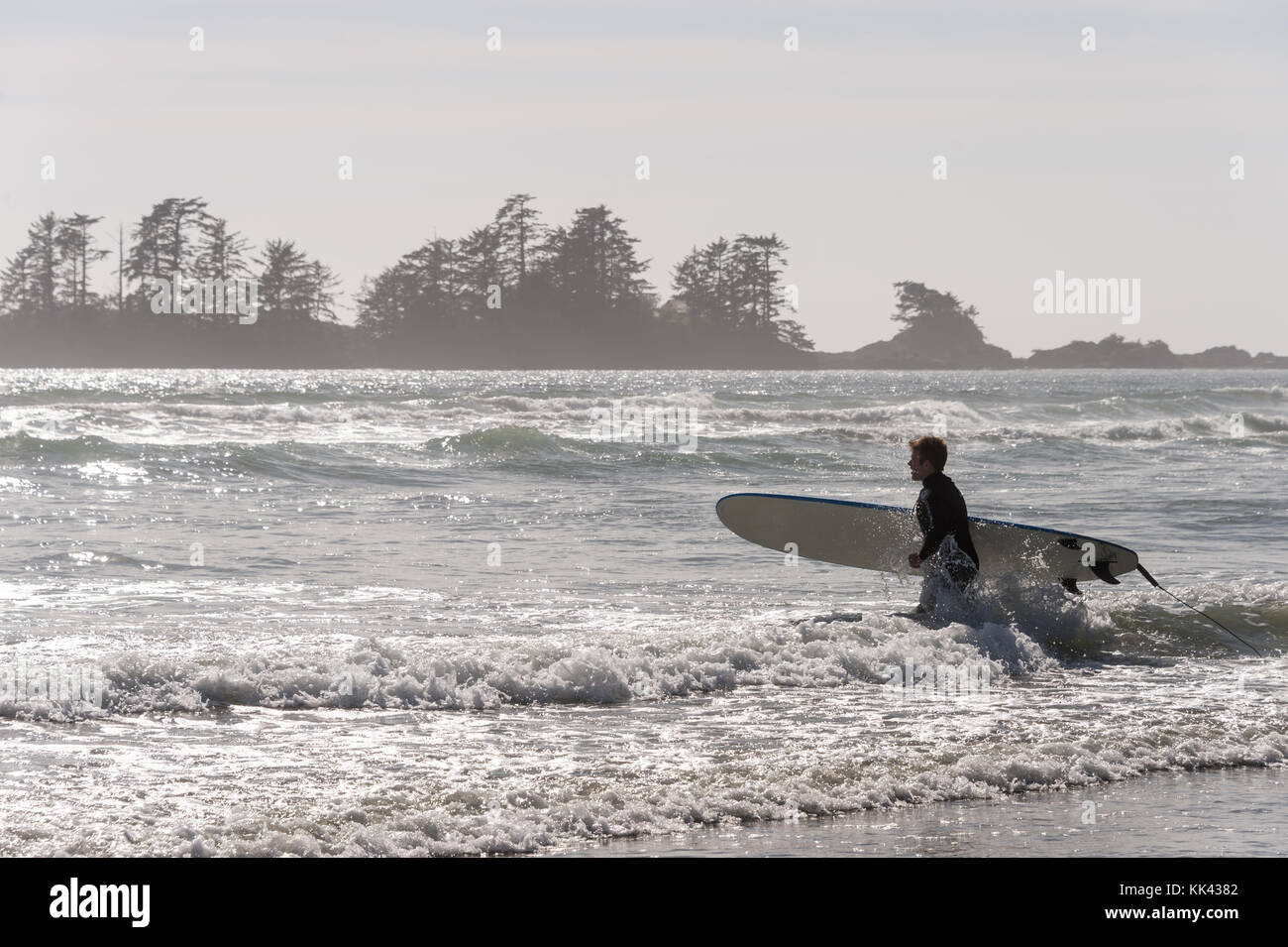 Chesterman beach near Tofino, BC, Canada (September 2017) - Man holding surfing board. Stock Photo