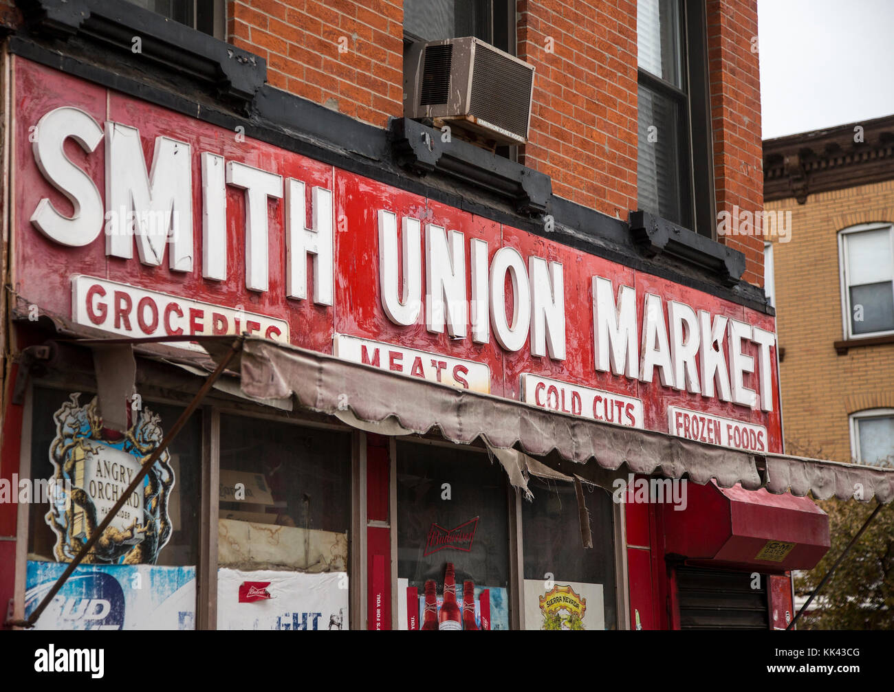 Small grocery store hires stock photography and images Alamy