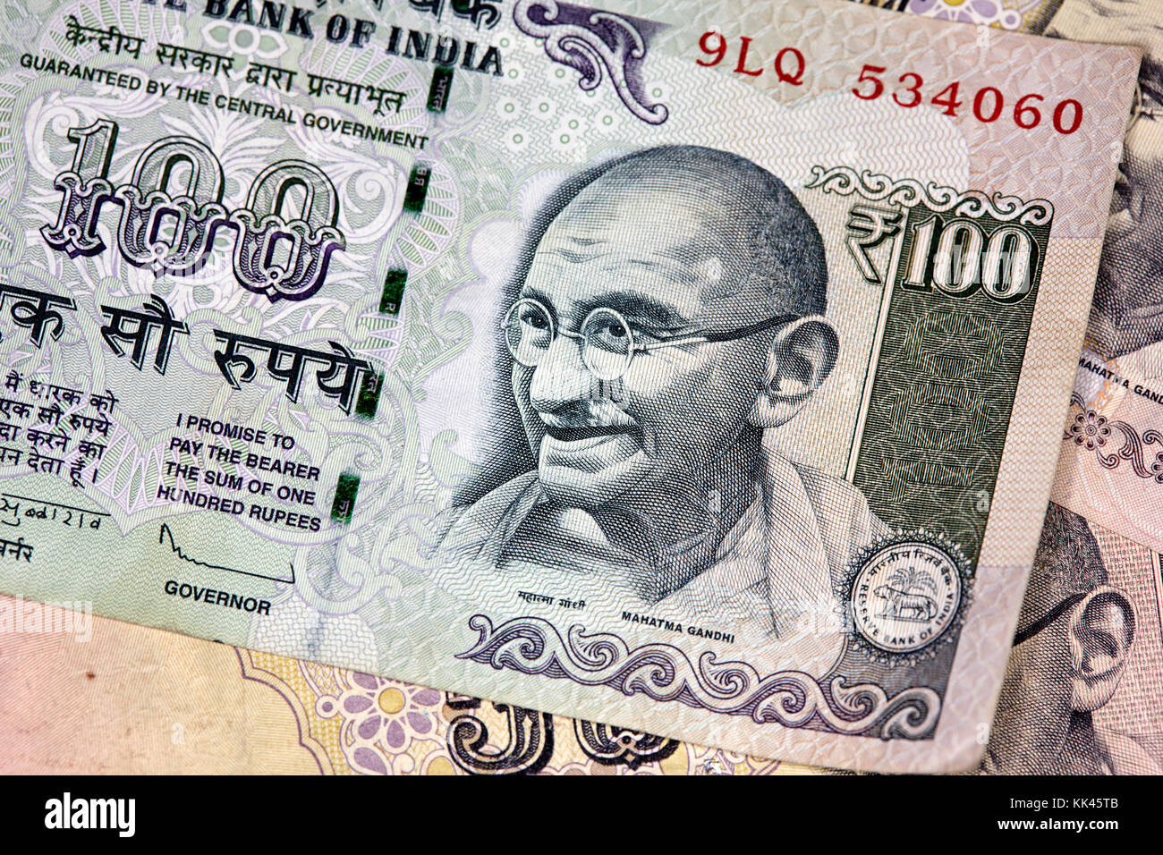 Индийская рупия скандал свинья. Фальшивая индийская рупия и настоящий. Рупия это существо.