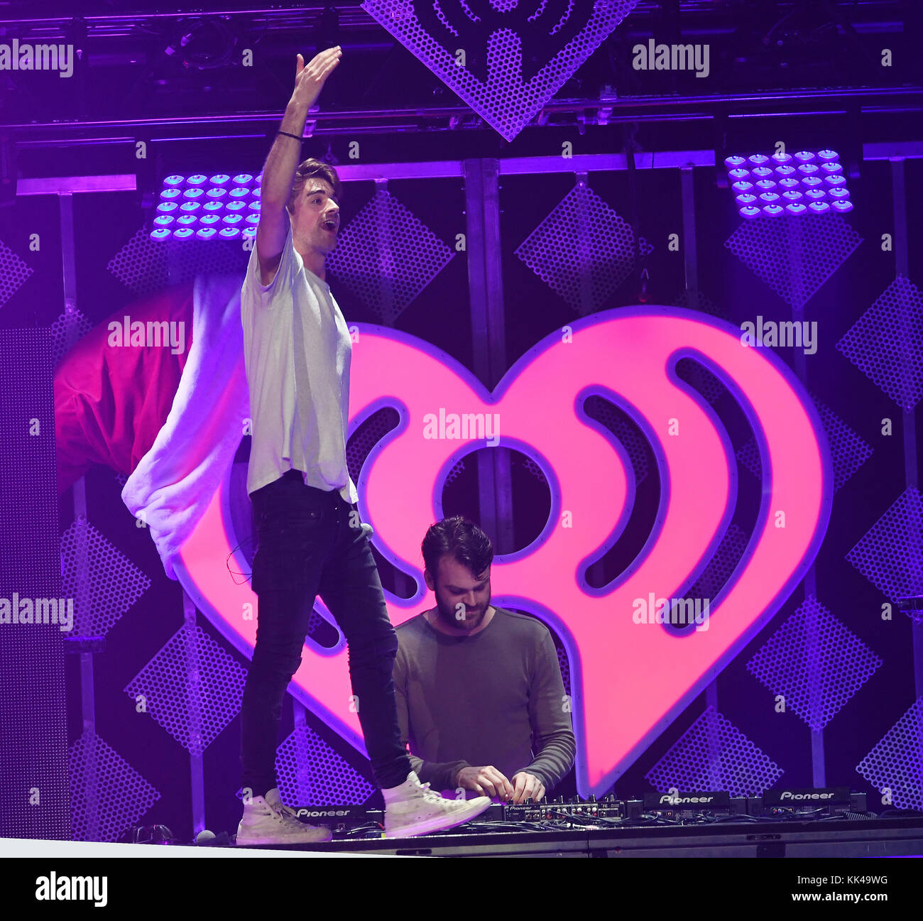 List 104+ Pictures the chainsmokers @ y100’s jingle ball in miami, fl, bb&t center, december 18 Sharp