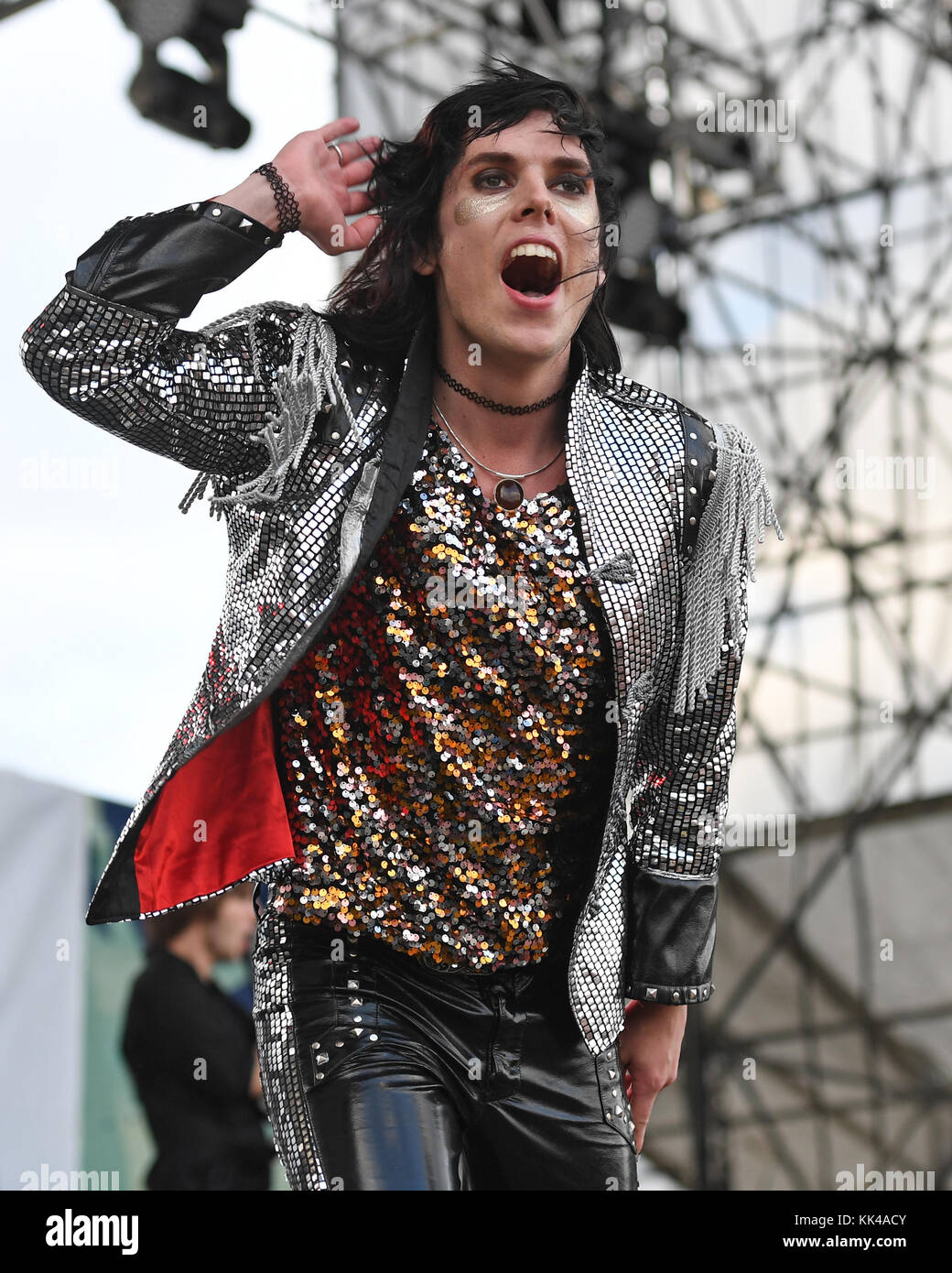 FORT LAUDERDALE, FL DECEMBER 03 Luke Spiller of The Struts performs during at Fort Lauderdale