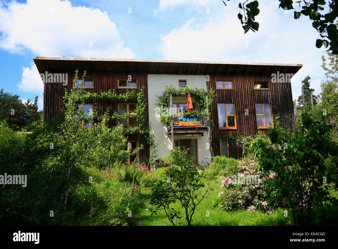 Straw bale house hires stock photography and images Alamy