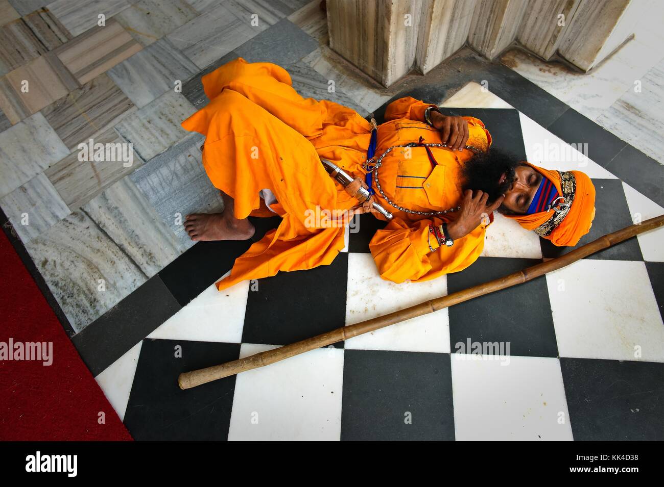 Indian Glance Amritsar golden Temple -  03/09/2010  -    -  Sikh temple keeper asleep at Golden Amritsar in India   -  Sylvain Leser / Le Pictorium Stock Photo