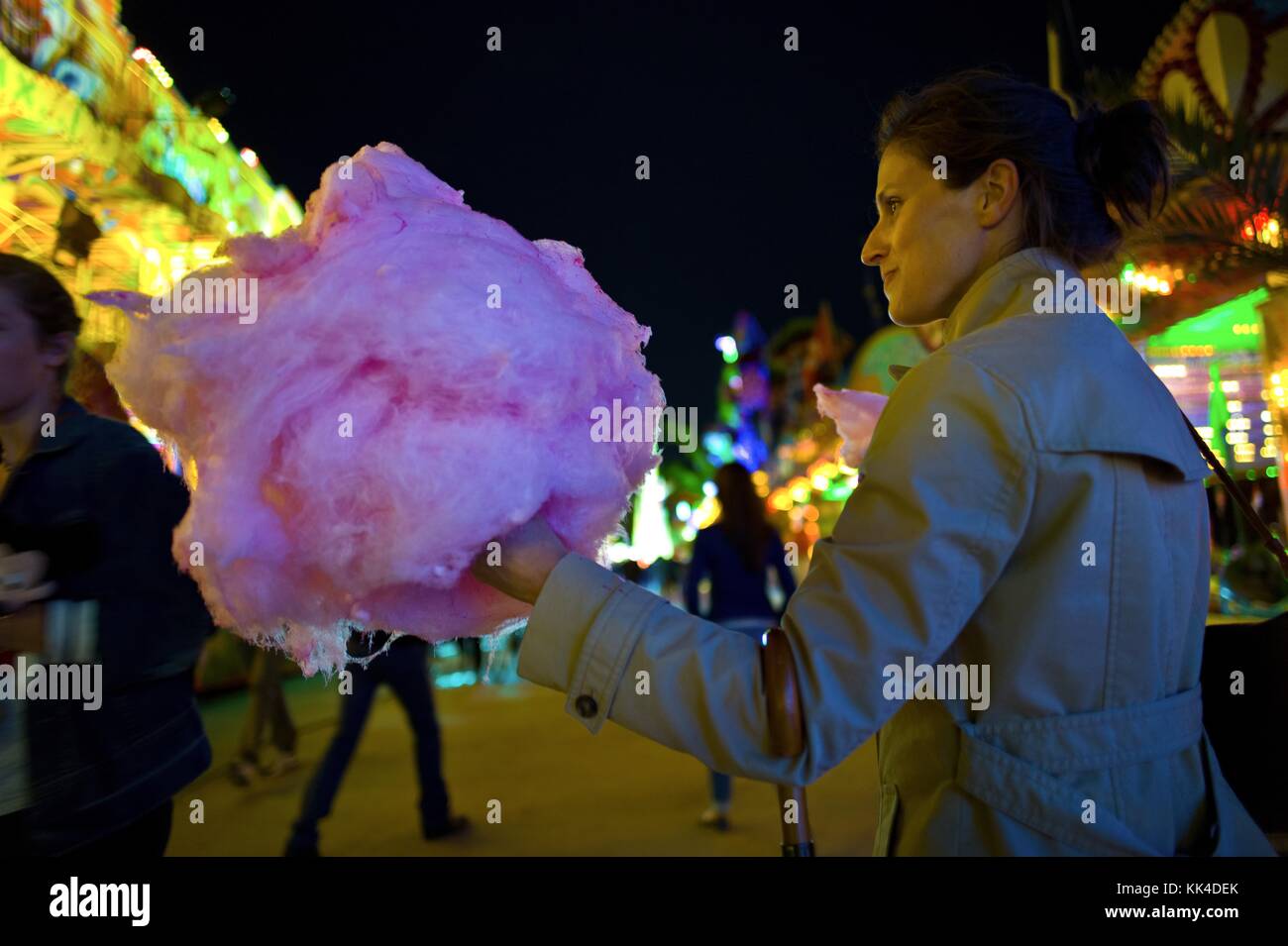Funfair at the Tuileries garden. - 05/08/2012 - - Candy floss In a place steeped in history of France, every summer the Garden of the Tuileries welcomes about sixty fairground attractions for the enjoyment and the pleasure of the children and the parents. For several years the Carnival of the Garden of the Tuileries takes place lasting of summery period July-August - Sylvain Leser / Le Pictorium Stock Photo