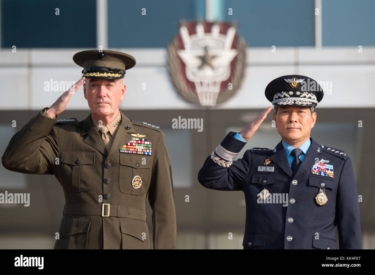 Marine Corps Gen. Joseph F. Dunford Jr., chairman of the Joint Chiefs of Staff, participates in an honor guard welcome ceremony with Republic of Korea Air Force Gen. Jeong Kyeong-doo, chairman of the ROK Joint Chiefs of Staff, before the start of the 42nd Military Committee Meeting at the ROK Joint Chiefs of Staff Headquarters in Seoul, Republic of Korea, Oct. 27, 2017. (DOD photo by U.S. Navy Petty Officer 1st Class Dominique A. Pineiro) Stock Photo
