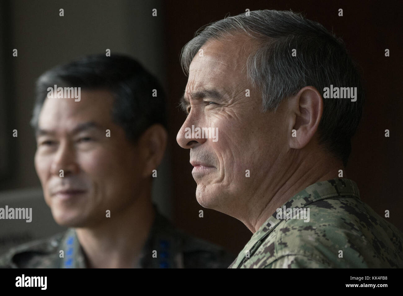 Navy Adm. Harry Harris, Commander, U.S. Pacific Command, meets with Republic of Korea Chairman of the Joint Chiefs of Staff, Gen. Jeong Kyeong-doo, before a trilateral meeting between the U.S., Republic of Korea, and Japan at PACOM headquarters. The session was the fifth between the senior most U.S., ROK and Japanese military officers since July, 2014. The leaders discussed multilateral and bilateral initiatives designed to improve interoperability and readiness as well as North Korea’s recent long-range ballistic missile and nuclear tests and agreed to firmly respond to the acts in full coord Stock Photo