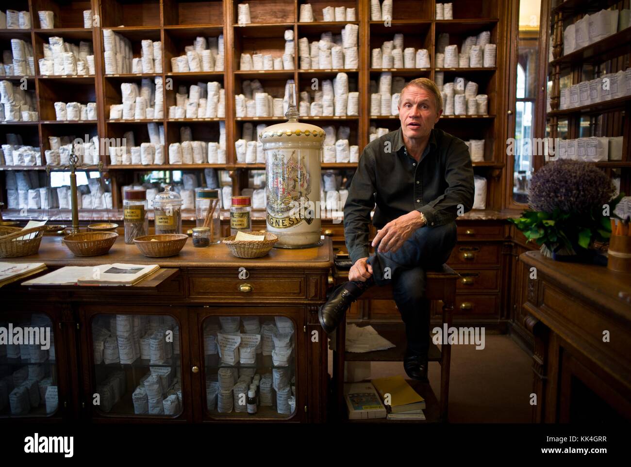 the traditional herbal medicine in danger  -  26/09/2011  -  France / Ile-de-France (region) / Paris  -  Portrait of Jean-Pierre Raveneau, Biologist and Doctor of Pharmacy,revolts of the current policy has strayed from that noble medicine   -  Sylvain Leser / Le Pictorium Stock Photo