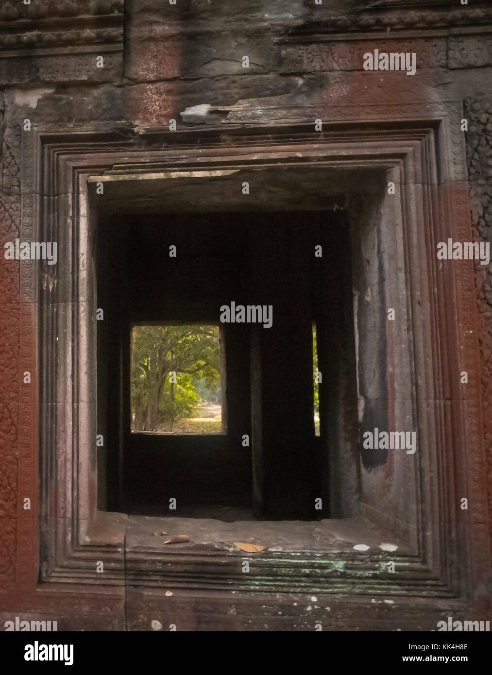 Angkor Wat. -  11/12/2009  -  Cambodia / Angkor  -  Angkor Wat. -  One of the windows of the temple complex: a passage towards an other world.   -  Sylvain Leser / Le Pictorium Stock Photo