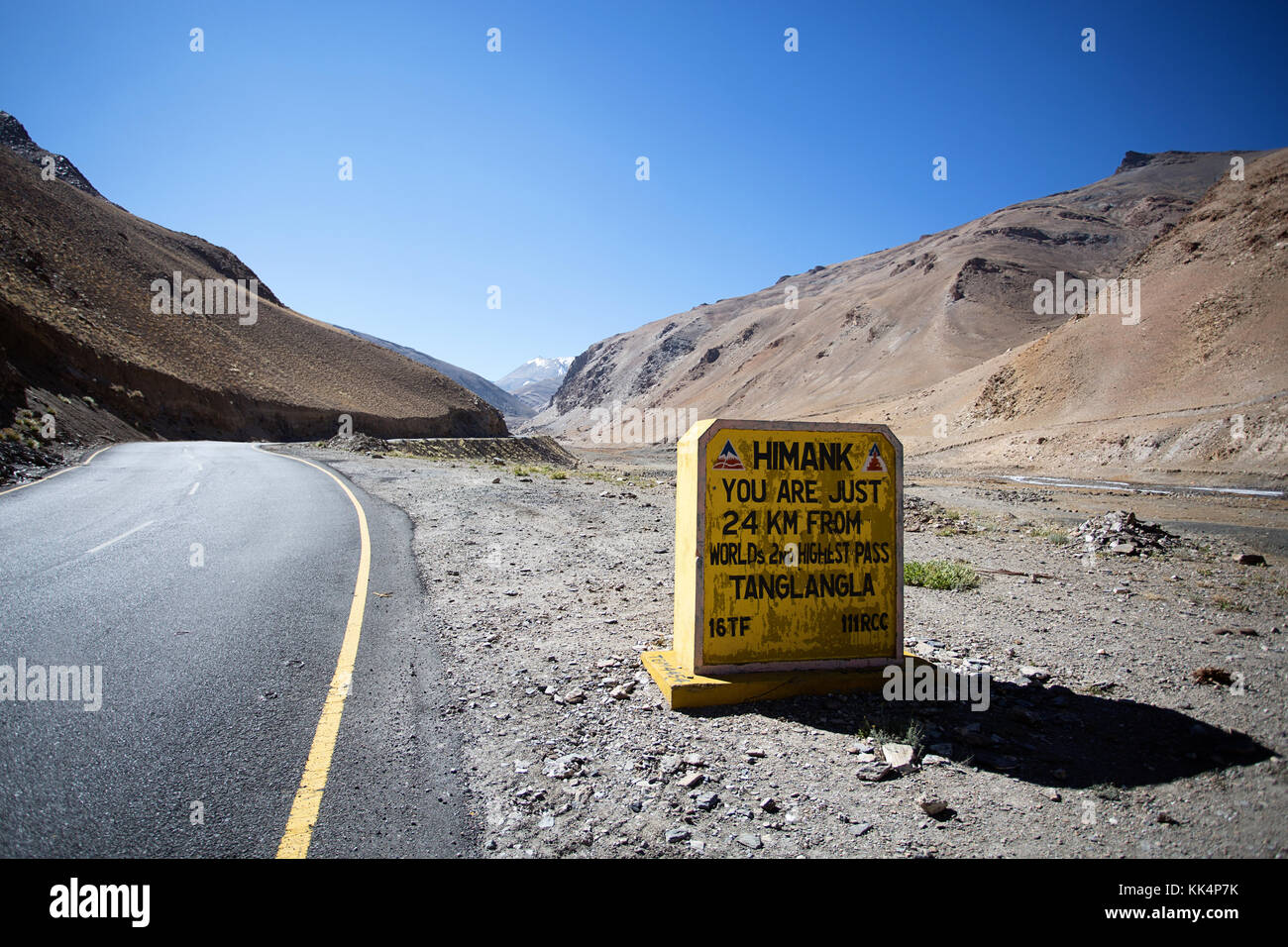Milestone sign at Tanglang La, Ladakh, Jammu and Kashmir, India. Stock Photo