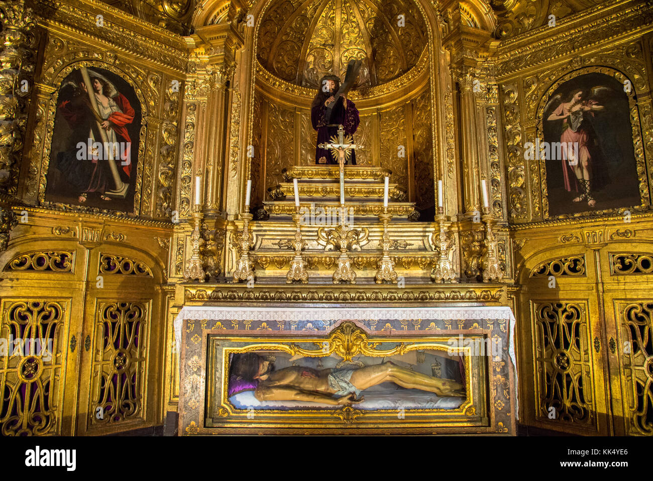 golden altar with grave at Jeronimos Monastery in Lisboa, Portugal Stock Photo