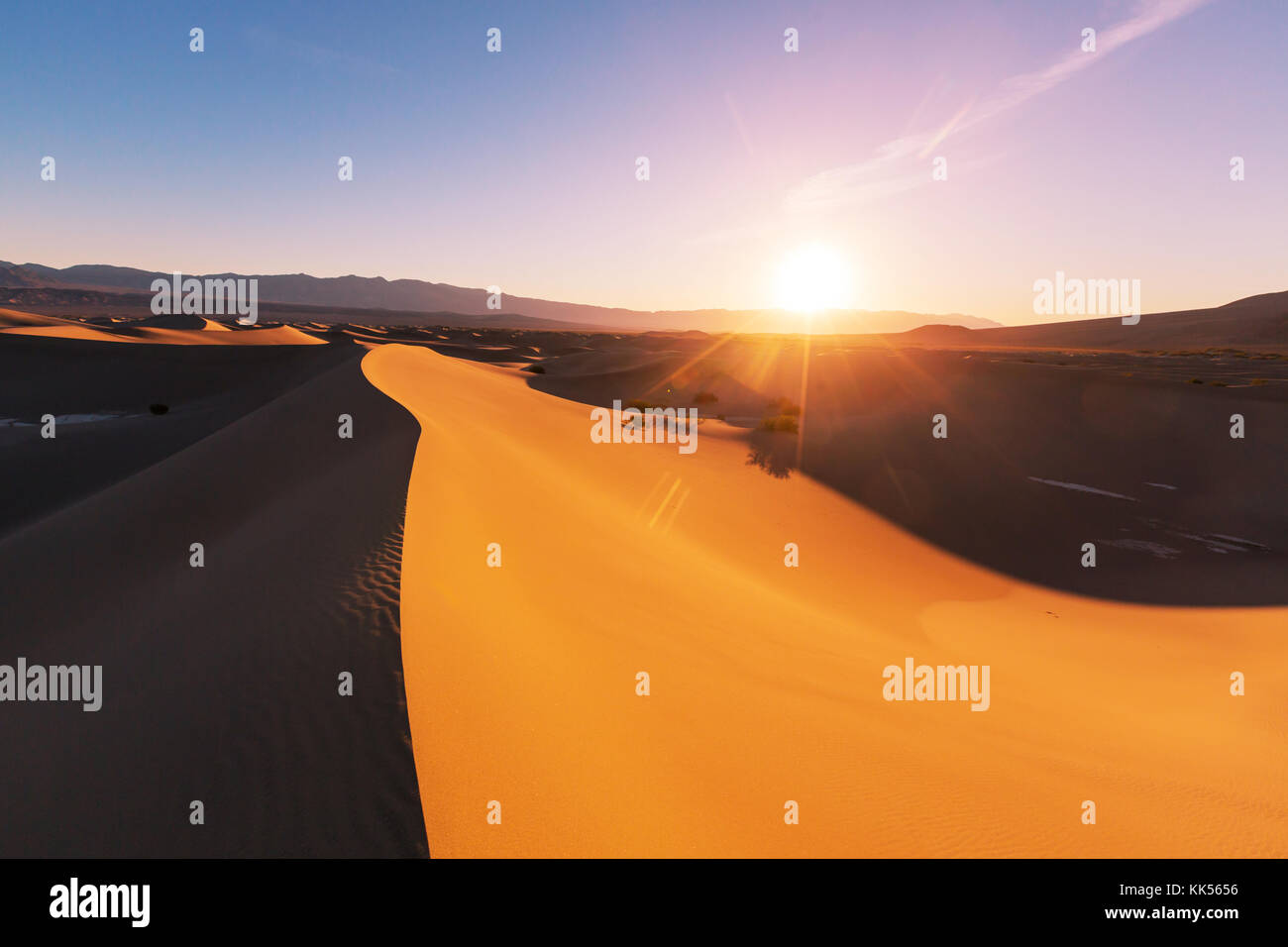 Sand dunes in the Sahara desert Stock Photo - Alamy