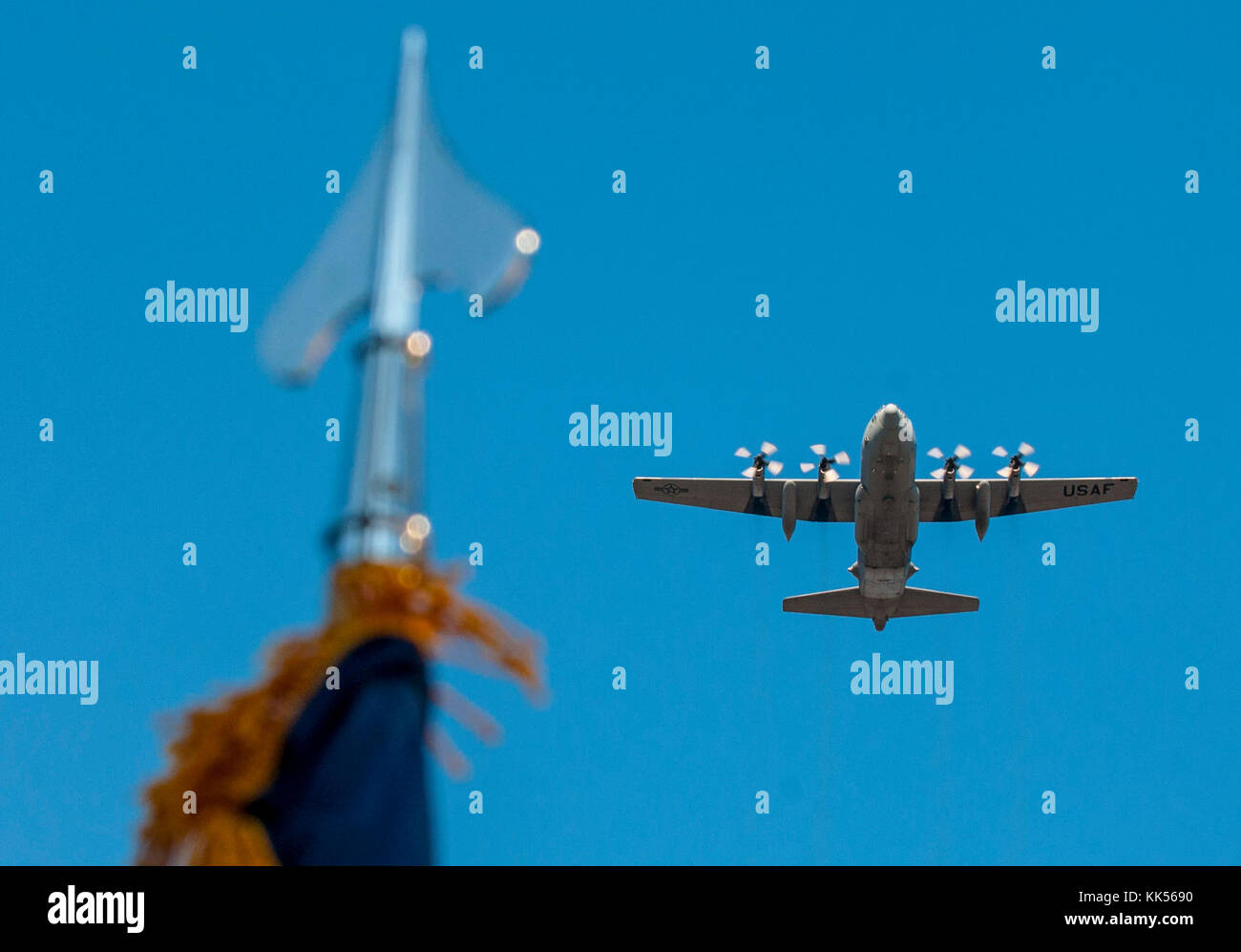An Ohio National Guard C-130H Hercules of the 179th Airlift Wing ...