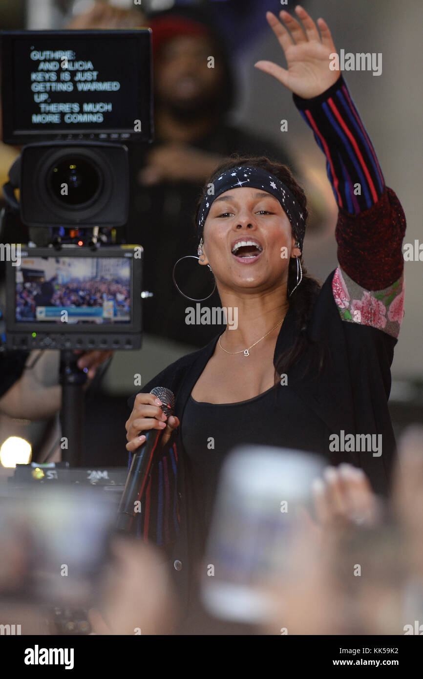 NEW YORK, NY - SEPTEMBER 02: Singer Alicia Keys Performs on NBC's