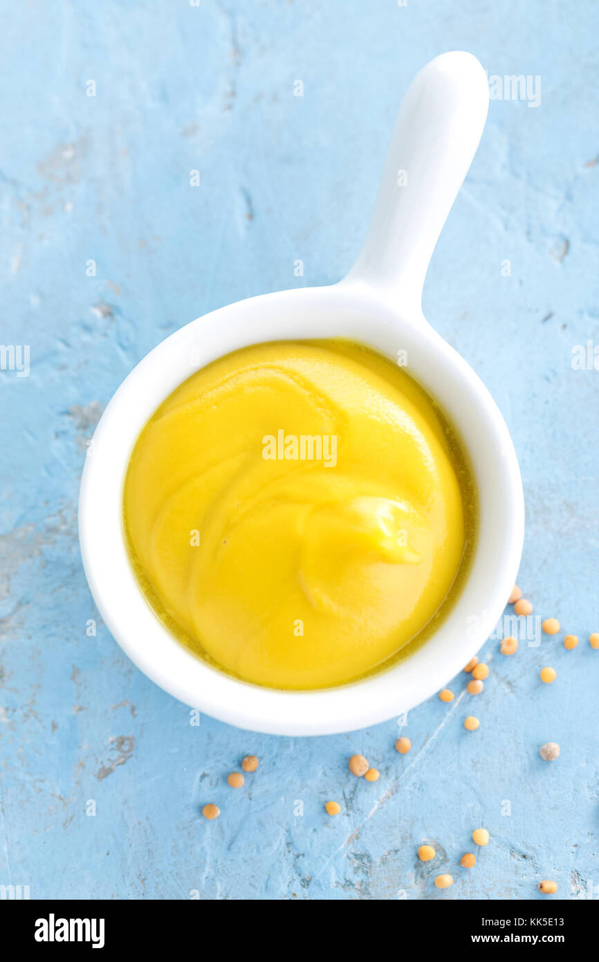 Yellow honey mustard sauce hi-res stock photography and images - Alamy