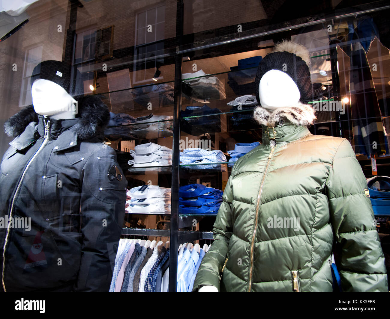 Manikins window display in retail clothing store Stock Photo Alamy
