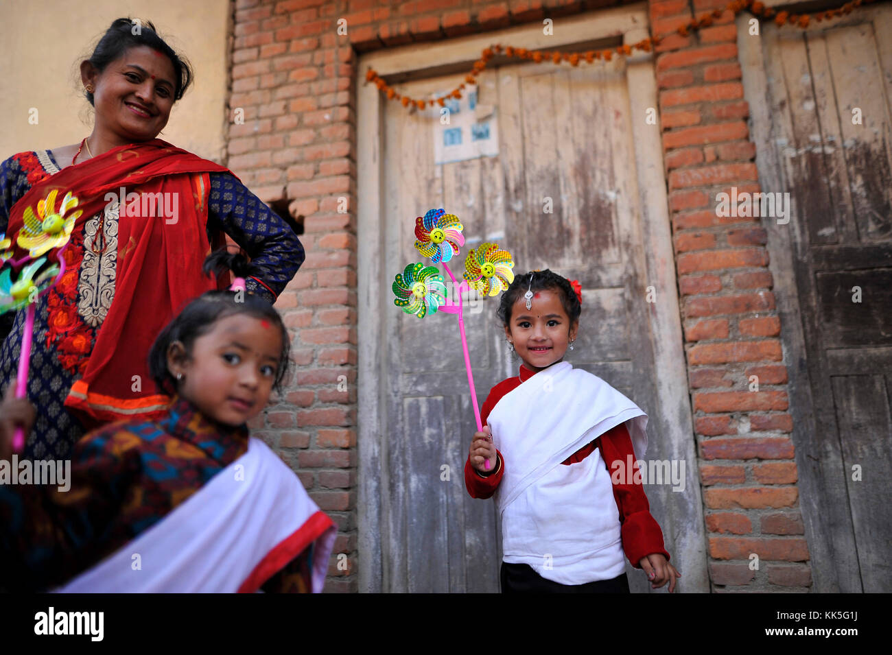 Kathmandu, Nepal. 27th Nov, 2017. Little girls in a traditional attire