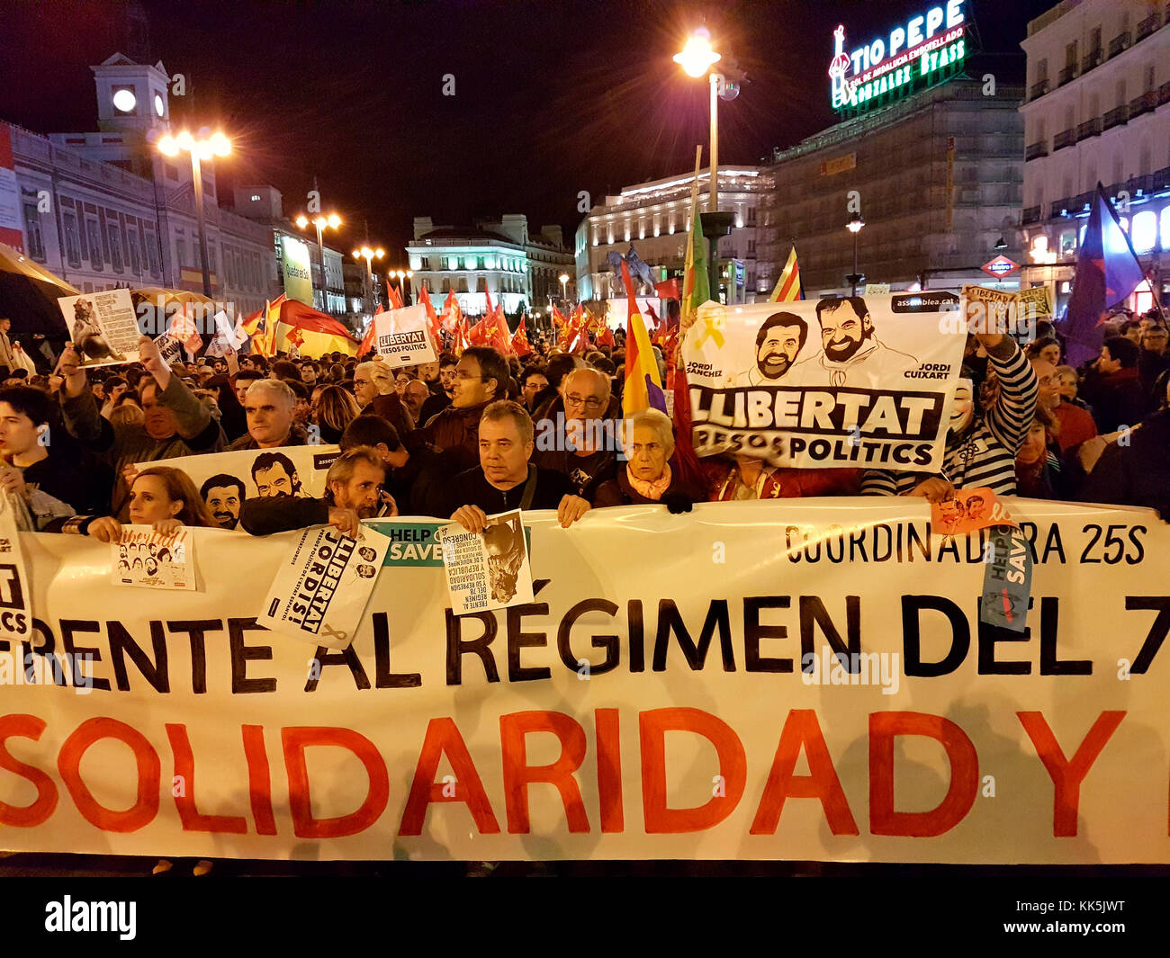 Impressionen - Demonstration gegen die Inhaftierung der katalonischen Lokalpolitiker und Aktivisten fuer eine Unabhaengigkeit Kataloniens, Jordi Sanch Stock Photo