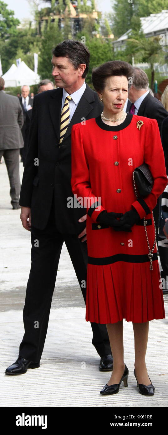 PRINCESS ANNE AND HER HUSBAND SIR TIMOTHY LAURENCE ATTENDING THE RHS CHELSEA FLOWER SHOW ON 21ST MAY 2012. Stock Photo