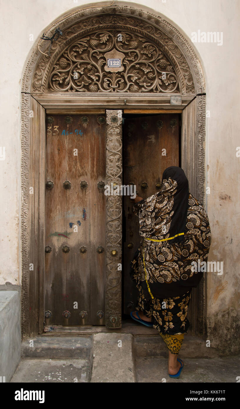 Indian door hi-res stock photography and images - Alamy