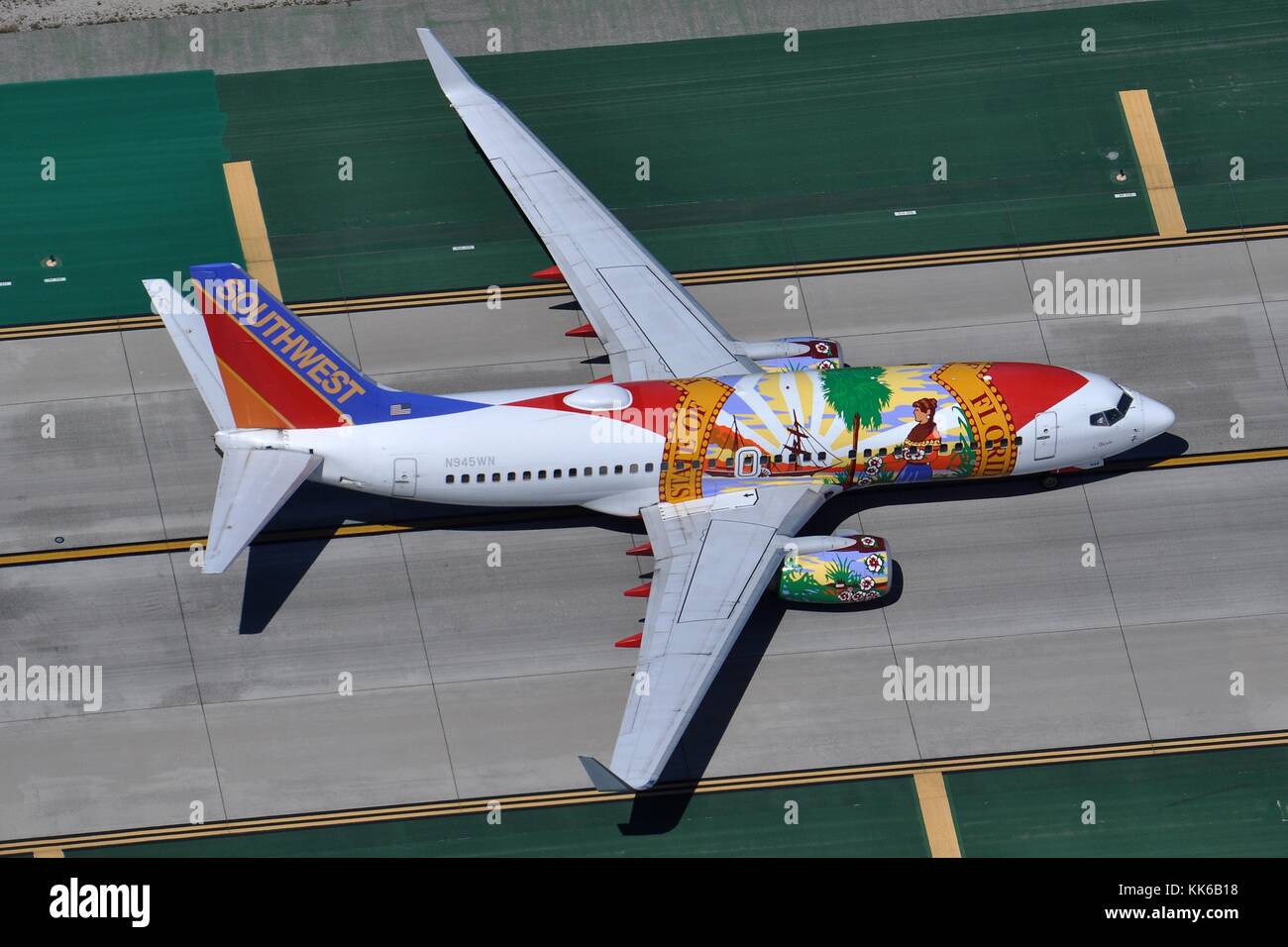 SOUTHWEST AIRLINES BOEING 737-700(W) N945WN IN STATE OF FLORIDA PROMOTIONAL LIVERY Stock Photo