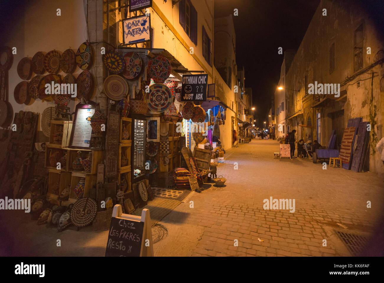 stores in evening light in alley in Essaouira, Maroc Stock Photo