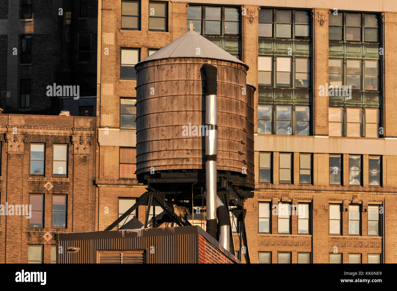 Rooftop Water Tank in New York City Stock Photo Alamy