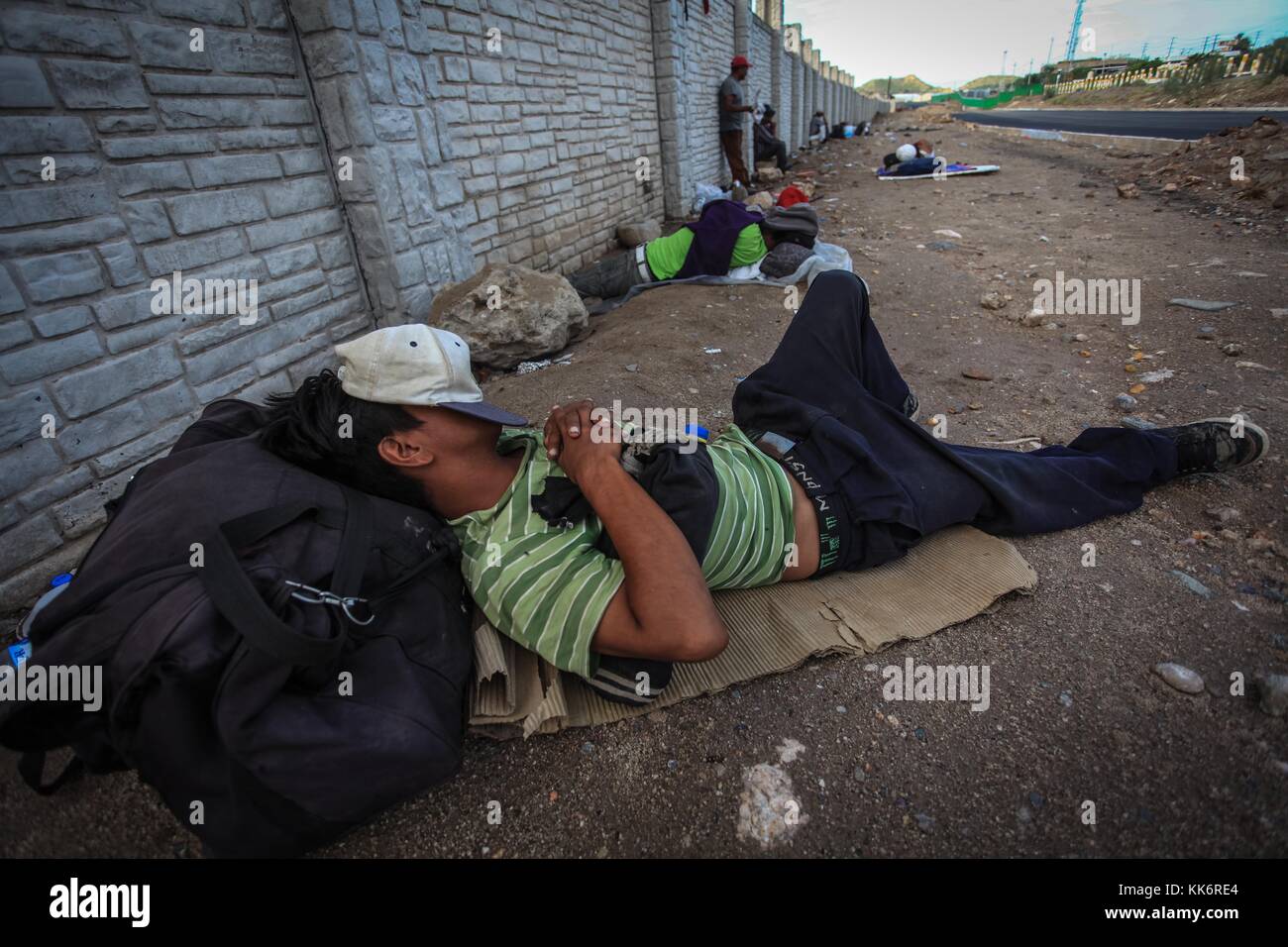 Sonora floating population lives in poverty, come from all parts of the Mexican republic, are unemployed and roof to sleep, roam the northwestern region of Mexico in search of employment in agricultural fields on the train traveling illegally Stock Photo