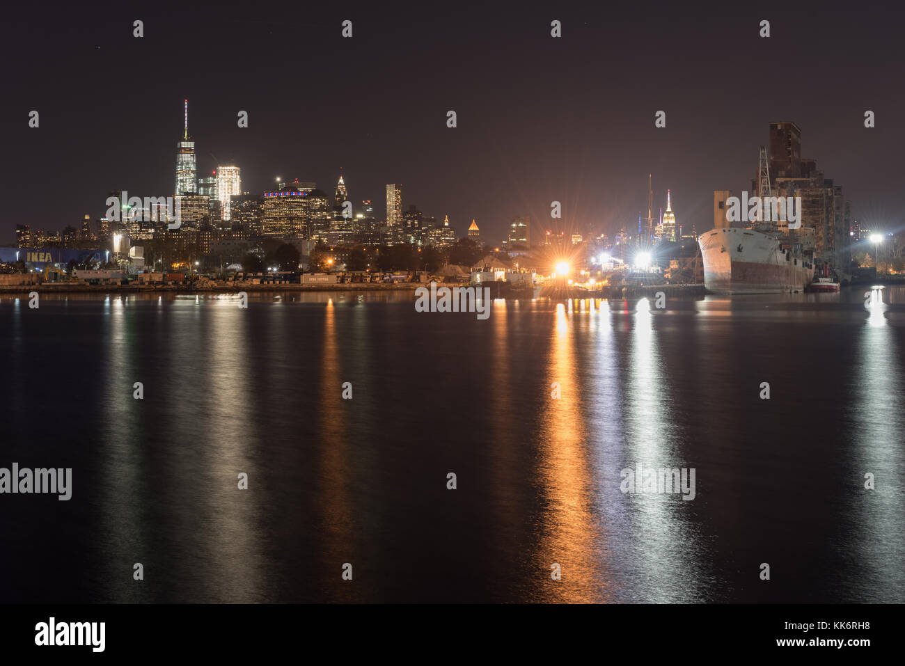 New york city skyline at sunset hi-res stock photography and images - Alamy