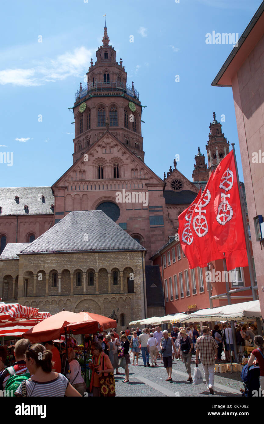 MAINZ, GERMANY - JUL 08th, 2017: Market place with landmark, historic buildings like the dom and people Stock Photo