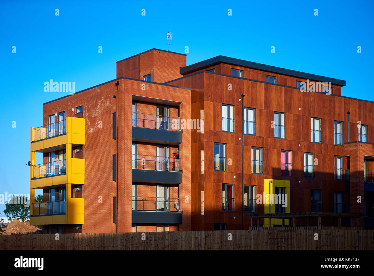 Building a block of flats hi-res stock photography and images - Alamy