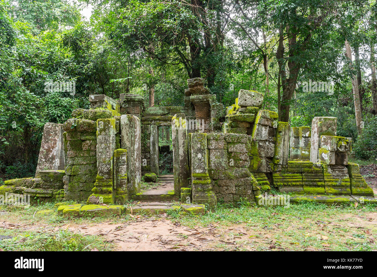 A view of a ruined temple at Banteay Kdei in the Angkor Wat complex outside of Siem Reap, Cambodia. Stock Photo
