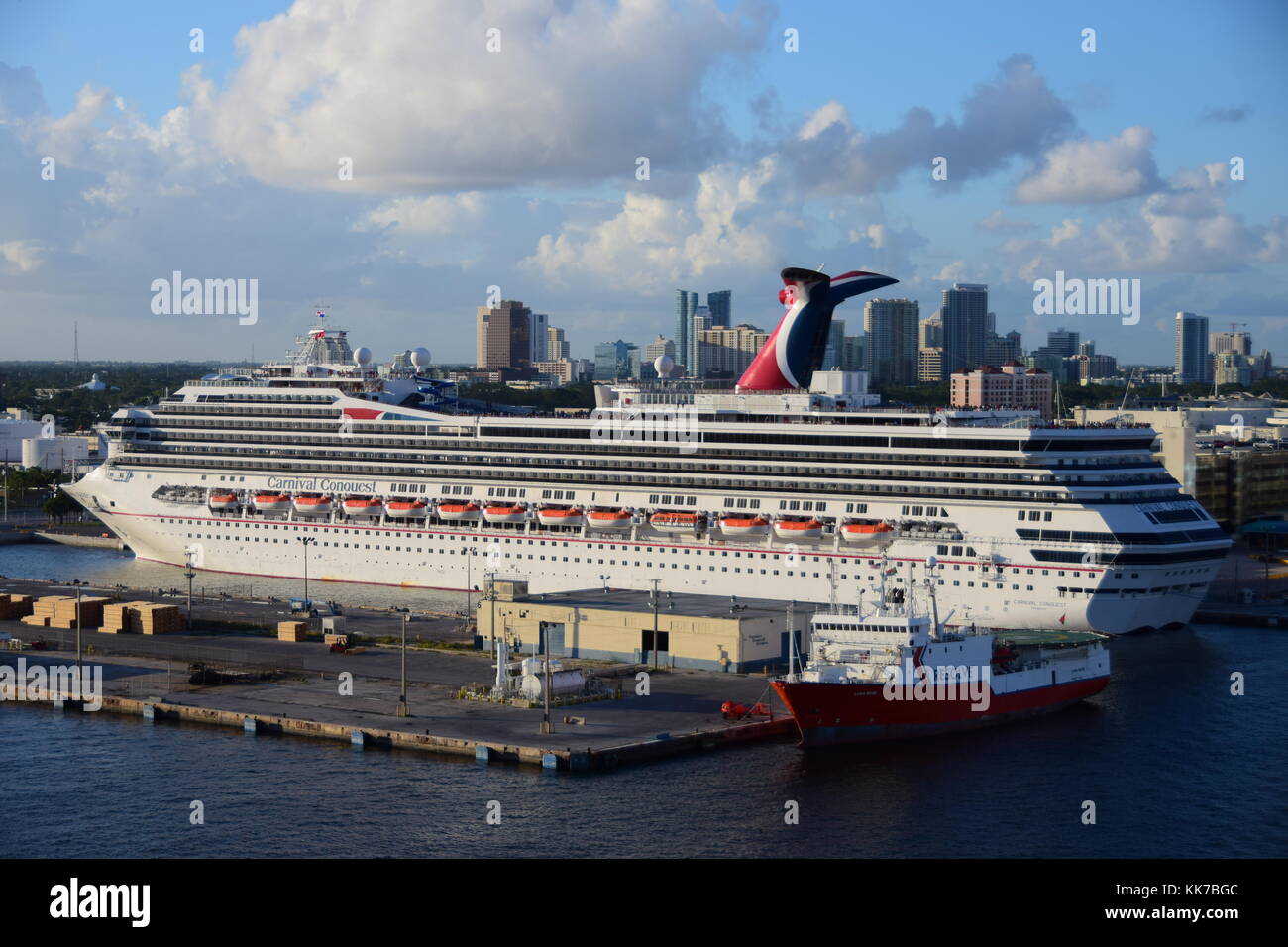 Cruise ship Carnival Conquest Fort Lauderdale / Port Everglades