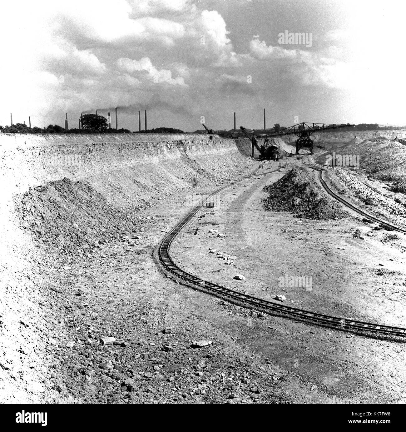 1950s, historical picture showing the vast land area at the London Brick Company which has been dug-up or mined for brick soil, in this case, it is the valuable raw clay material used in the production of large-scale industrial brick making at Bedford, England, UK. Stock Photo