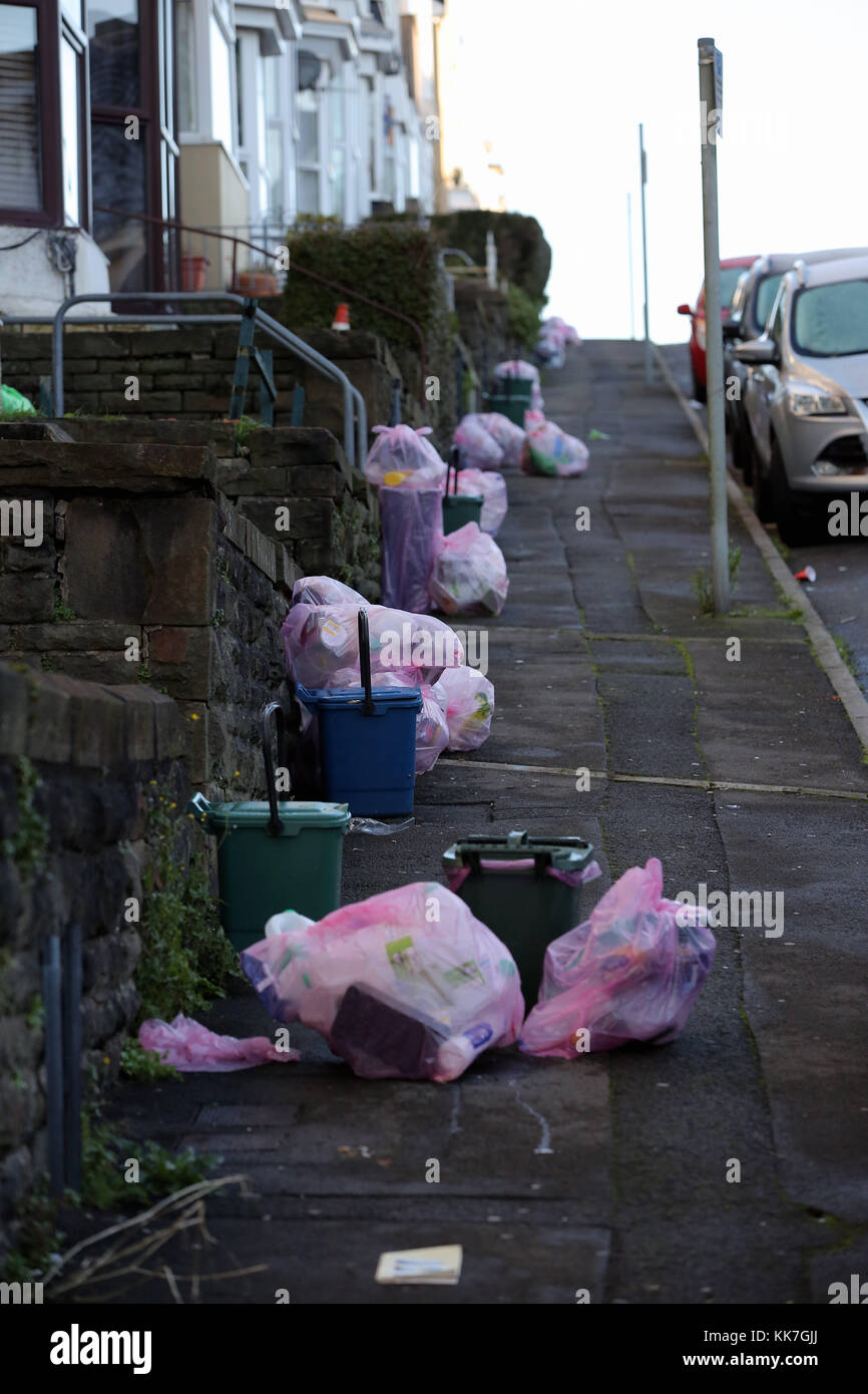 Pink rubbish bags hi-res stock photography and images - Alamy