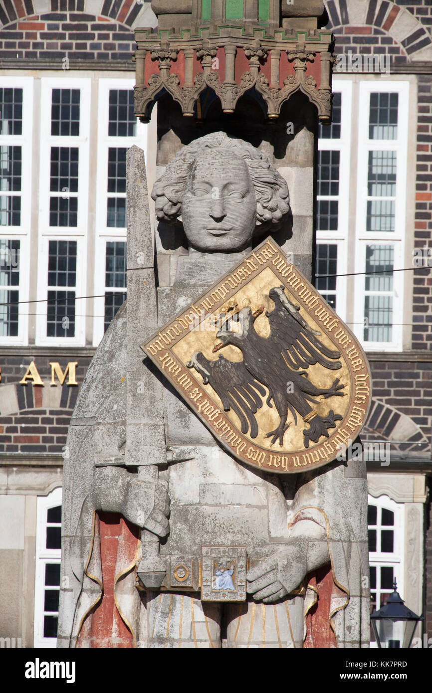 Landmark Bremer Roland, Roland statue in the market square, Bremen, Germany, Europe  I  Bremer Roland auf dem Marktplatz in der historischen Altstadt  Stock Photo