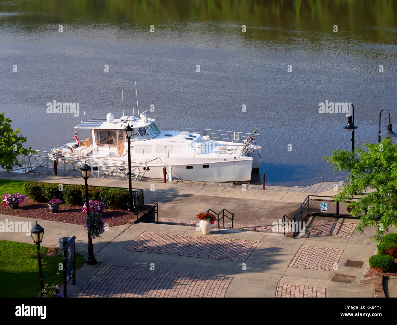 Endeavour Trawlercat Nine Lives docked at Riverlink Park, Amsterdam, New Yorkl Stock Photo