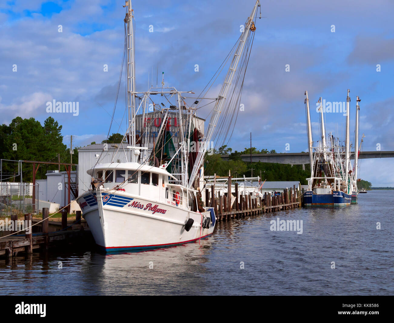 Shrimp trawlers dock at RE Mayo Seafood in Hobucken, North Carolina Stock Photo