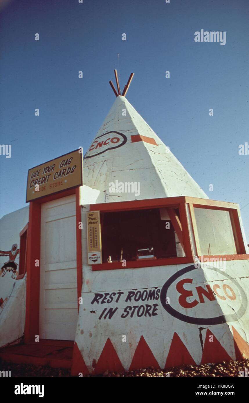 Tepee Gas Station on Route 66. Image courtesy National Archives, Arizona, 1973. Stock Photo
