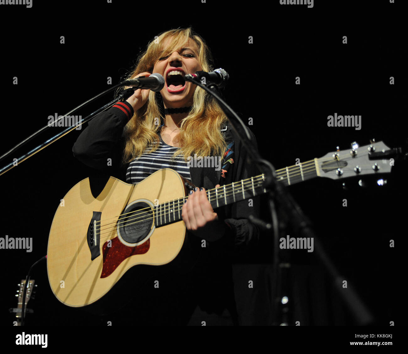 MIAMI BEACH, FL - OCTOBER 04: Hailey Knox performs at the Fillmore on
