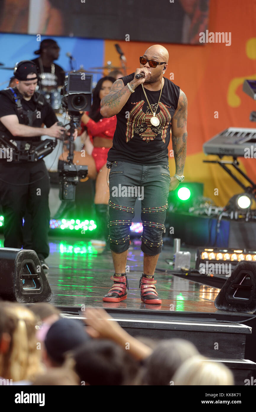 NEW YORK, NY - MAY 27: Rapper Flo Rida and Macy Kate perform during ABC ...
