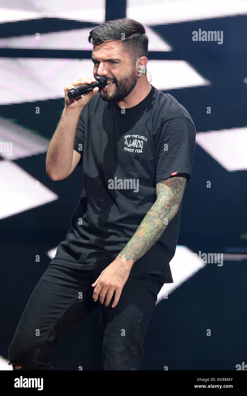 WEST PALM BEACH, FL - AUGUST 05: Jeremy McKinnon of A Day To Remember  performs at The Perfect Vodka Amphitheater on August 5, 2016 in West Palm  Beach Florida. People: Jeremy McKinnon Stock Photo - Alamy